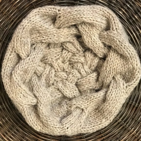 Meet your Posher, Zeynep - Picture 2 of 2